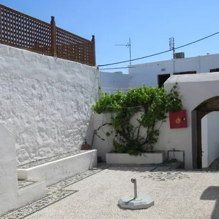 Sarris & Apartment *