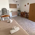 Sarris & Líndos
